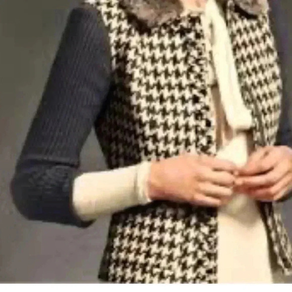 CAbi women's houndstooth tweed zip front cropped jacket
Sz 4 - Picture 3 of 16